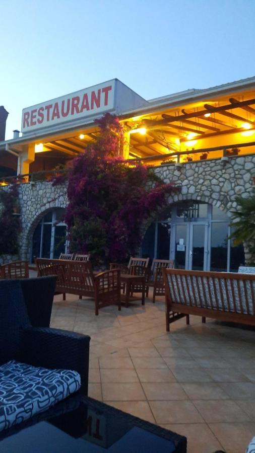 Hotel Zlatni Lav Martinšćica Dış mekan fotoğraf