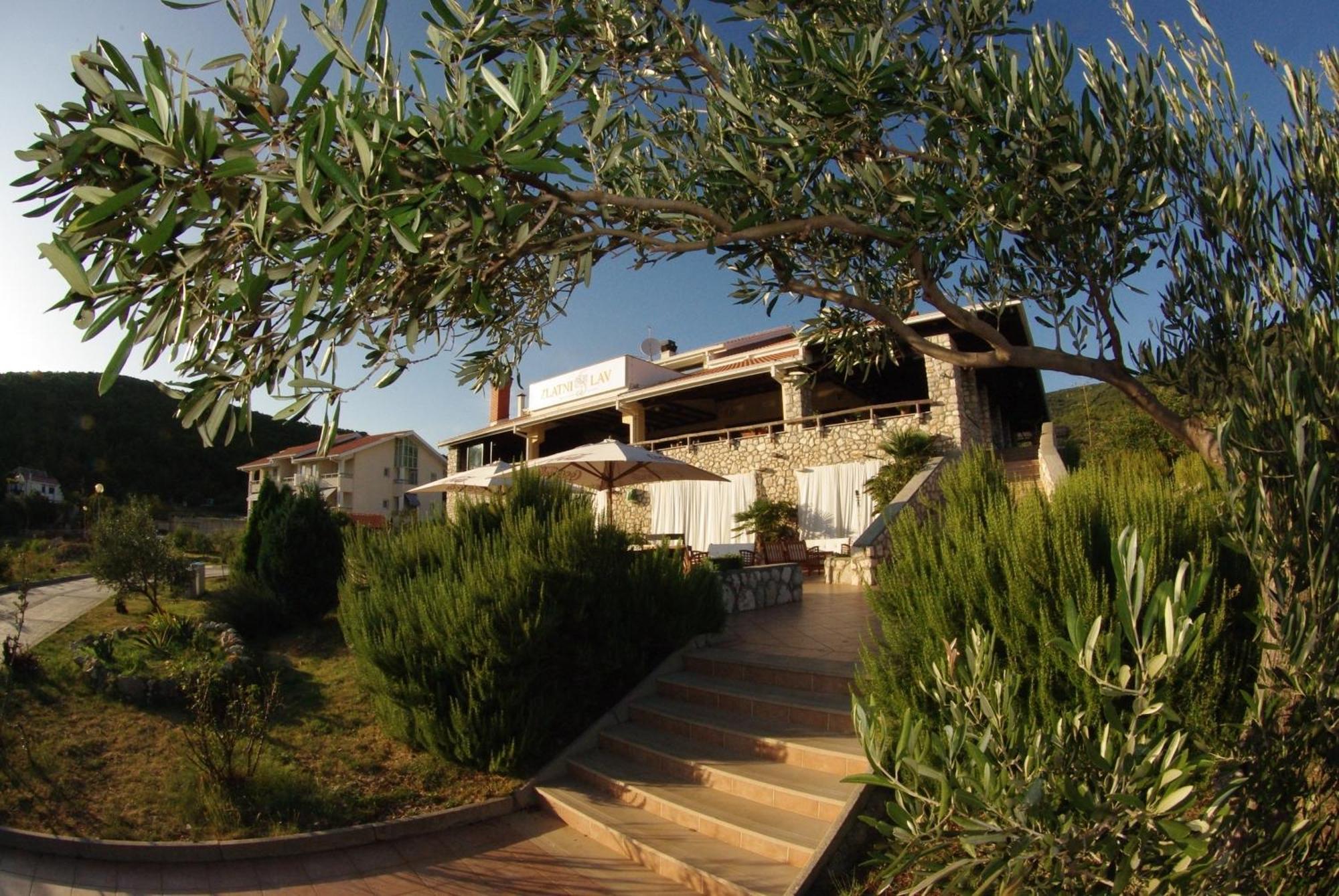 Hotel Zlatni Lav Martinšćica Dış mekan fotoğraf