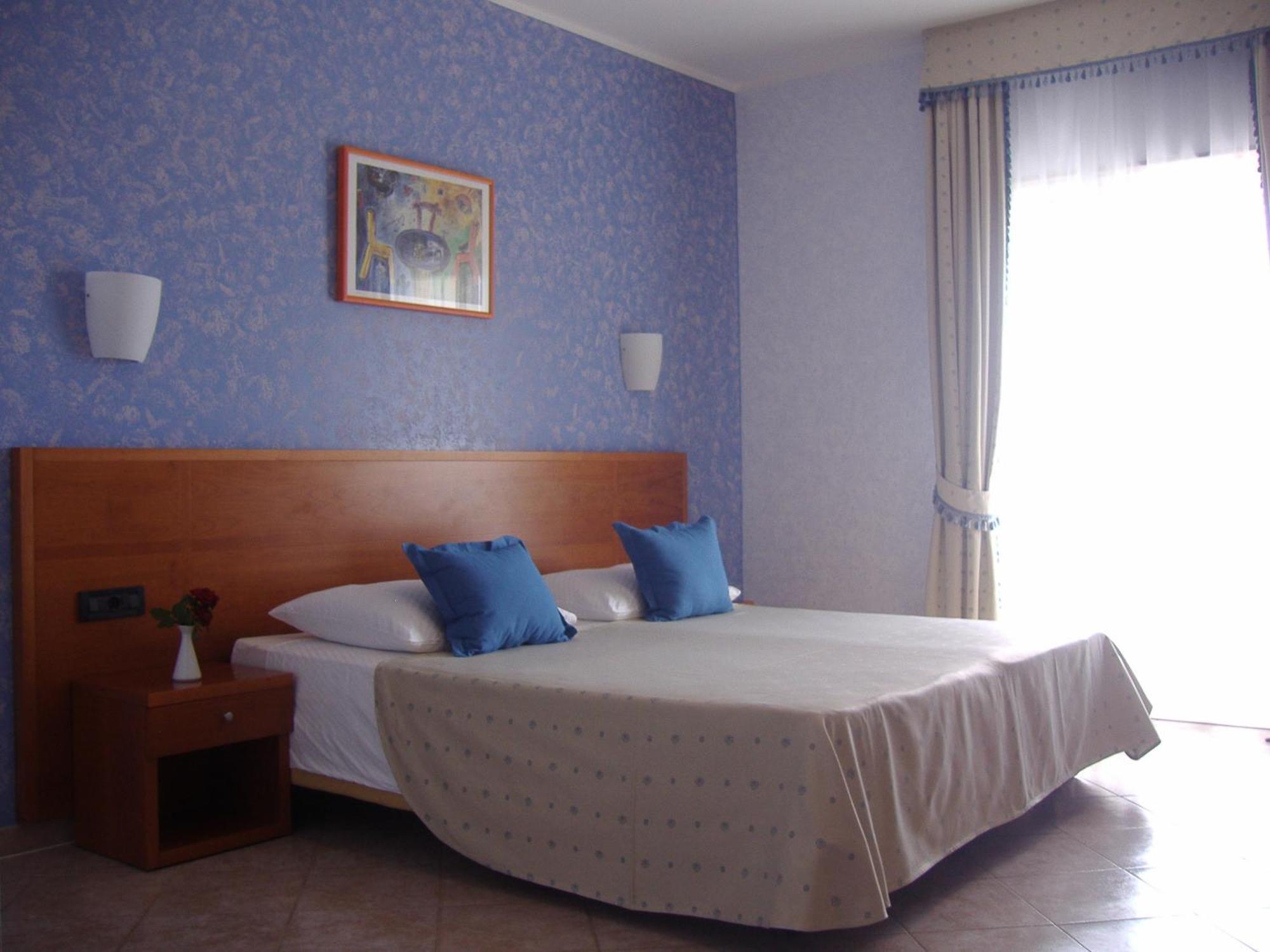 Hotel Zlatni Lav Martinšćica Oda fotoğraf