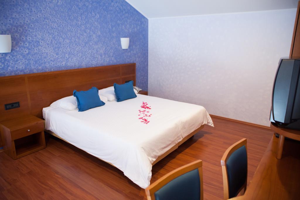 Hotel Zlatni Lav Martinšćica Dış mekan fotoğraf